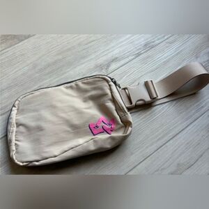 Brand‎ New Queen Logo Belt Bag